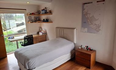 MODERNA CASA EN LA MOLINA DE 700 M2 CON 5 HABIT CON BAÑO, 3 ESTAC, $ 880,000