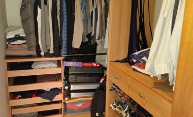 MODERNA CASA EN LA MOLINA DE 700 M2 CON 5 HABIT CON BAÑO, 3 ESTAC, $ 880,000