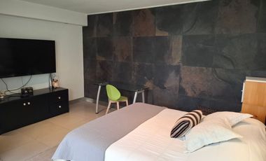 MODERNA CASA EN LA MOLINA DE 700 M2 CON 5 HABIT CON BAÑO, 3 ESTAC, $ 880,000