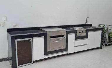 MODERNA CASA EN LA MOLINA DE 700 M2 CON 5 HABIT CON BAÑO, 3 ESTAC, $ 880,000