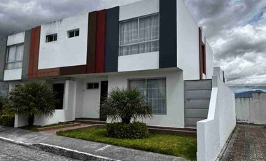 VENDO CASA SECTOR ATUNTAQUI A 5 MINUTOS DEL PARQUE MATRIX