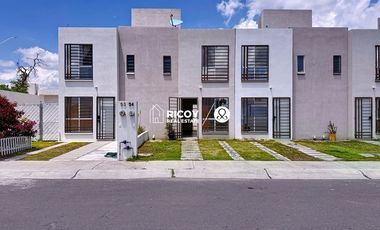 Casa de 2 pisos y 2 recámaras en La Estancia