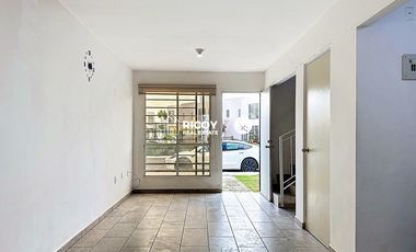 Casa de 2 pisos y 2 recámaras en La Estancia