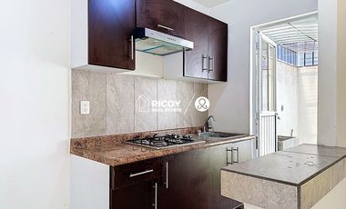 Casa de 2 pisos y 2 recámaras en La Estancia