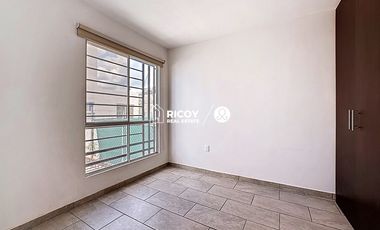 Casa de 2 pisos y 2 recámaras en La Estancia