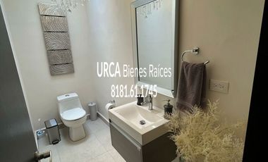 Casa en Venta en Fraccionamiento La Perla en Monterrey, Nuevo León