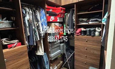 Casa en Venta en Fraccionamiento La Perla en Monterrey, Nuevo León