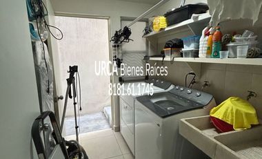 Casa en Venta en Fraccionamiento La Perla en Monterrey, Nuevo León