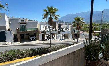 Casa en Venta en Fraccionamiento La Perla en Monterrey, Nuevo León