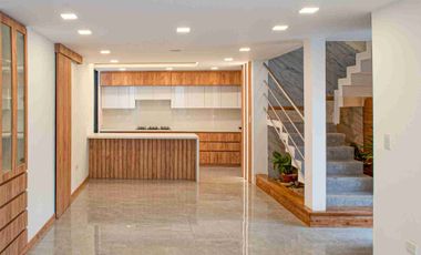 Vendo casa  sector Tres puentes - 3 DORMOTORIOS CUENCA ECUADOR