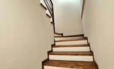 Casa por estrenar en San Juan Loma – 4 dormitorios, doble acceso privado.