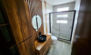 Casa por estrenar en San Juan Loma – 4 dormitorios, doble acceso privado.