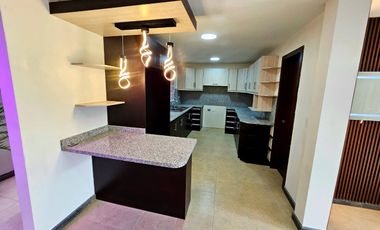 Casa por estrenar en San Juan Loma – 4 dormitorios, doble acceso privado.