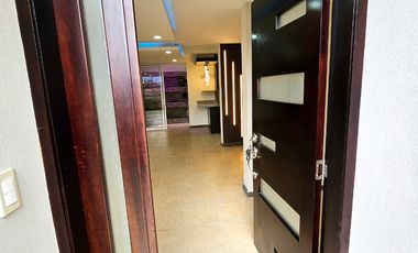 Casa por estrenar en San Juan Loma – 4 dormitorios, doble acceso privado.