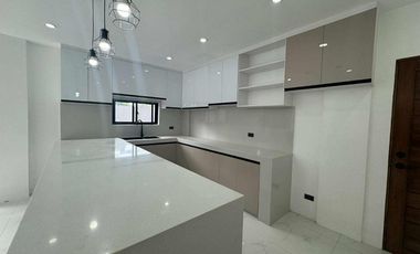 Colinas Verdes Estate: HOUSE AND LOT FOR SALE - 200 sqm Floor Area, 2-Car Garage  18.5M RUSH SALE