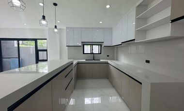 Colinas Verdes Estate: HOUSE AND LOT FOR SALE - 200 sqm Floor Area, 2-Car Garage  18.5M RUSH SALE