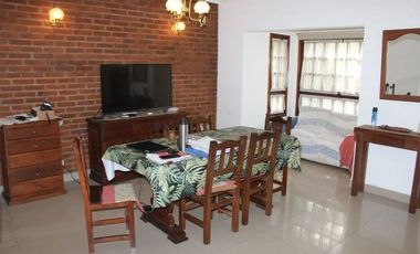 Casa triplex en el centro de Hurlingham