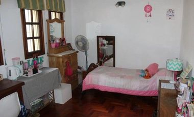 Casa triplex en el centro de Hurlingham