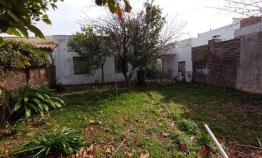 NUEVO VALOR A RECICLAR . Casa en Villa Club con parque