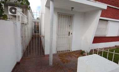 NUEVO VALOR A RECICLAR . Casa en Villa Club con parque