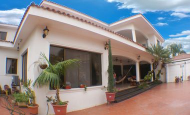 Alquiler Casa Mansión en Samborondón Primeros Kms - 4 dormitorios - Renta - C093