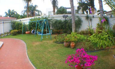 Alquiler Casa Mansión en Samborondón Primeros Kms - 4 dormitorios - Renta - C093