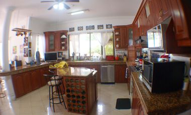 Alquiler Casa Mansión en Samborondón Primeros Kms - 4 dormitorios - Renta - C093