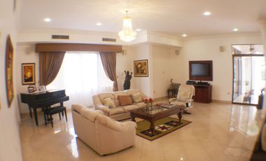 Alquiler Casa Mansión en Samborondón Primeros Kms - 4 dormitorios - Renta - C093