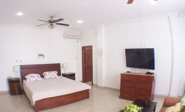 Alquiler Casa Mansión en Samborondón Primeros Kms - 4 dormitorios - Renta - C093