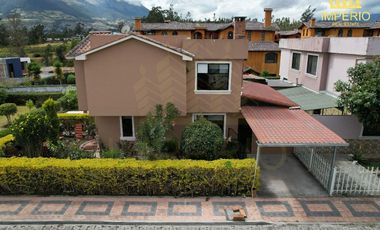 Venta casa dentro de conjunto Cotacachi, Imbabura, Ecuador