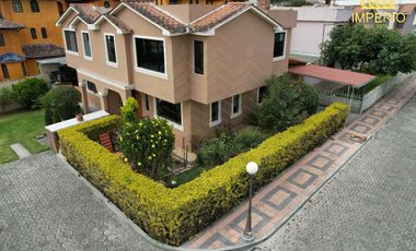 Venta casa dentro de conjunto Cotacachi, Imbabura, Ecuador