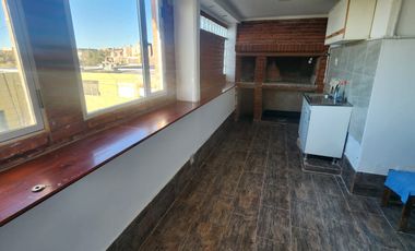 Vendo duplex en Barrio Roca 3 dormitorios,dos baños ,balcon y terraza