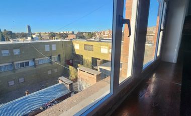 Vendo duplex en Barrio Roca 3 dormitorios,dos baños ,balcon y terraza