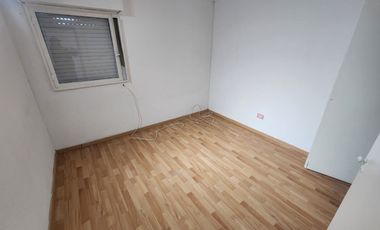 Vendo duplex en Barrio Roca 3 dormitorios,dos baños ,balcon y terraza