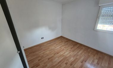 Vendo duplex en Barrio Roca 3 dormitorios,dos baños ,balcon y terraza