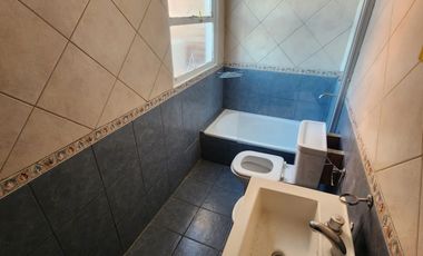 Vendo duplex en Barrio Roca 3 dormitorios,dos baños ,balcon y terraza