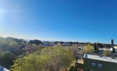 Vendo duplex en Barrio Roca 3 dormitorios,dos baños ,balcon y terraza