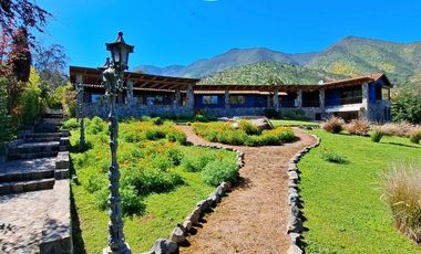 SE ARRIENDA MAGNIFICA PARCELA CON CASA DE 700MT2 EN CONSOMINIO LA AURORA DE CURACAVI