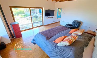 SE ARRIENDA MAGNIFICA PARCELA CON CASA DE 700MT2 EN CONSOMINIO LA AURORA DE CURACAVI