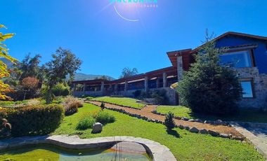 SE ARRIENDA MAGNIFICA PARCELA CON CASA DE 700MT2 EN CONSOMINIO LA AURORA DE CURACAVI