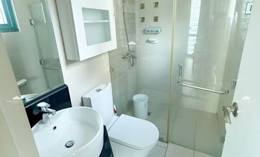 8 Forbestown Road 2BR Condo for Rent in BGC, Fort Bonifacio Taguig City