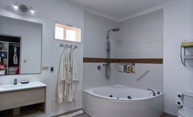 VENTA DE EXCLUSIVA CASA DE PLAYA EN EL CONDOMINIO LAGUNA BEACH - CERRO AZUL