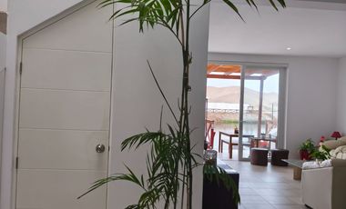 VENTA DE EXCLUSIVA CASA DE PLAYA EN EL CONDOMINIO LAGUNA BEACH - CERRO AZUL