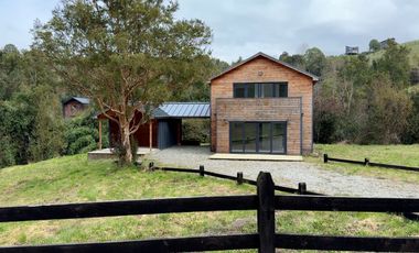 Parcela con espectacular casa en Puerto Varas, Los Copihues - Región de Los Lagos
