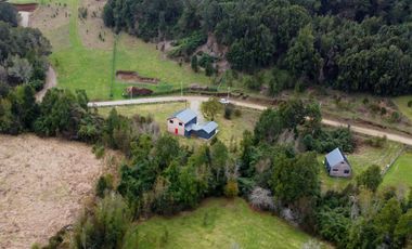 Parcela con espectacular casa en Puerto Varas, Los Copihues - Región de Los Lagos