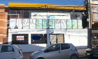 ARRENDAMOS Amplio local a 1/2 cuadra de la plaza de armas