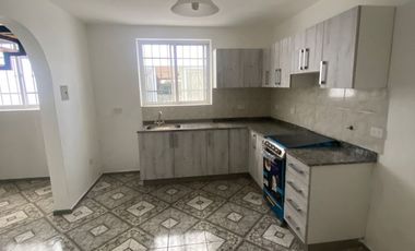 Venta de PH con cochera y patio en Abasto