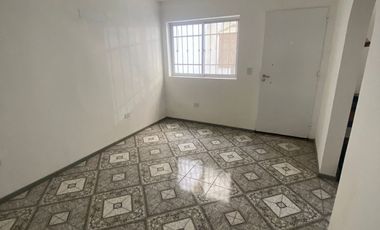 Venta de PH con cochera y patio en Abasto