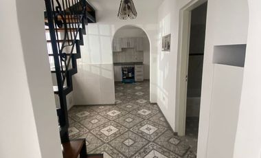 Venta de PH con cochera y patio en Abasto