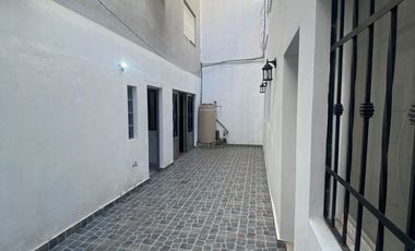 Venta de PH con cochera y patio en Abasto
